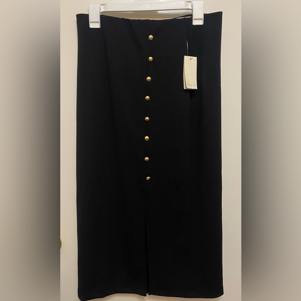 Black skirt with slit